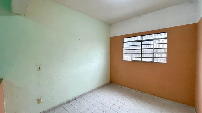 Casa com 2 Quarto(s) e 1 banheiro(s) para Alugar, 70 m² por R$ 1365 / Mês