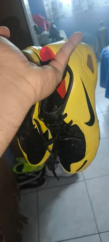 Chuteira Nike total 90 amarela n40 calça 41