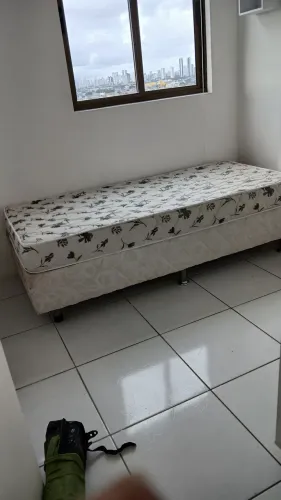 Cama de solteiro ,em bom estado. O preço é 280,00 .