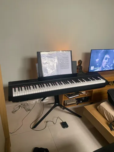 Piano Yamaha p125a completo com pedal stay e banqueta
