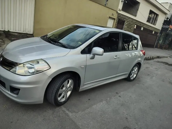 Nissan Tiida SL 1.8/1.8 Flex 16V Aut. 2012
