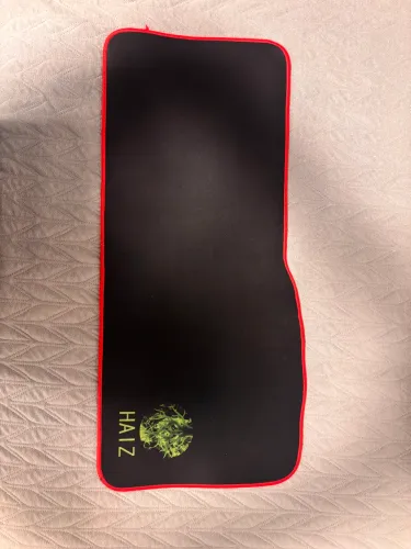 Mouse pad teclado + mouse preto com bordas vermelhas 