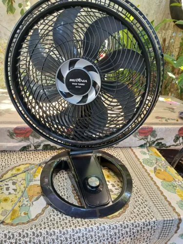 Ventilador semi novo! 350,00 reais!!!
