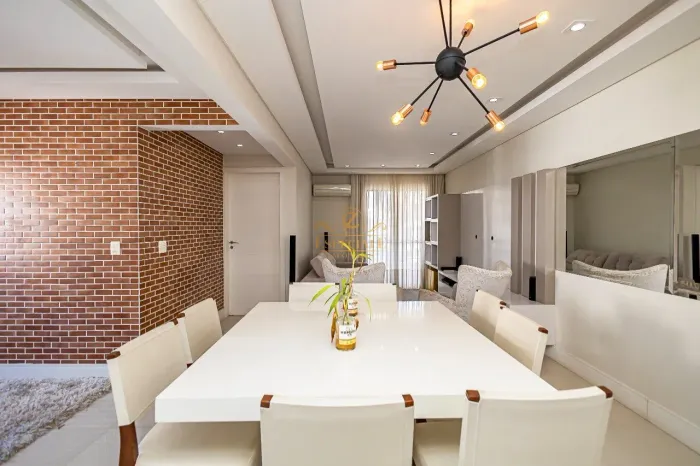 APARTAMENTO MOBILIADO PARA LOCAÇÃO | 2 QUARTOS | 1 SUÍTE E 2 VAGAS - 94 M² | JUVEVÊ
