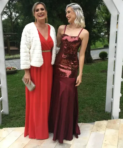 Vestido de festa marsala com paete dourado