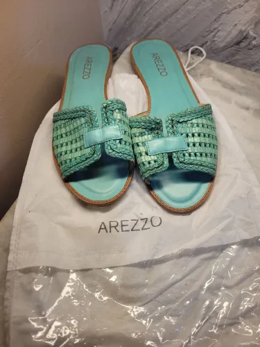 Sandália rasteirinha Arezzo usada apenas uma vez,