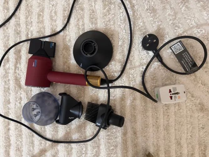 Vendo kit secador dyson novo sem a caixa pq veio de fora