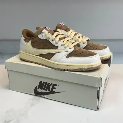 Travis Scott x Air Jordan 1 Low OG 'Reverse Mocha', 43