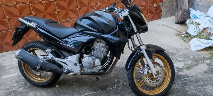 Vendo uma moto CB 300 2015