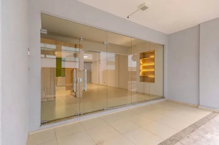 Loja de rua para venda em Centro, 132m²