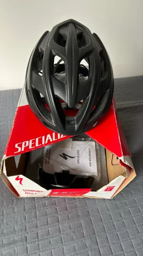 Capacete esportivo