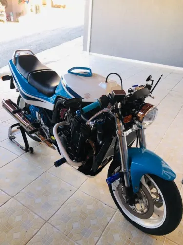 Suzuki GSXR 1100 1992 Naked com pintura customizada