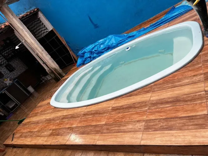 Linda casa com piscina e edícula
