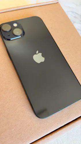 iPhone 13 / Acompanha cabo e capinha