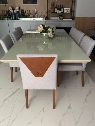 Mesa de Jantar 8 lugares com cadeiras