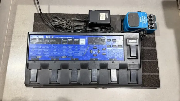 Pedaleira Boss ME-8 + Pedal Behringer TM300 | Pedaleira e pedal de guitarra