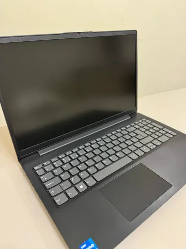 Vendo Lenovo V15 i5 2025
