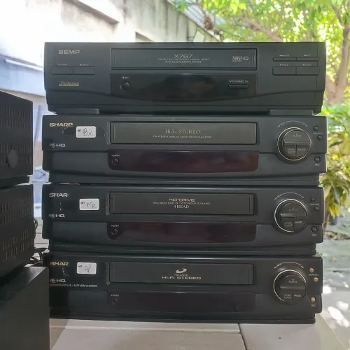 10 videocassetes - um ou dois funcionando