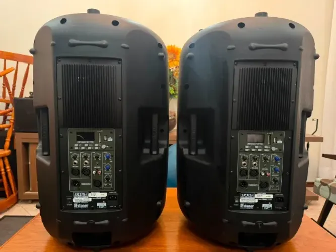 Duas caixas PA Stanner SR-315A 300w rms ativas cada Bluetooth com falantes de 15 cada