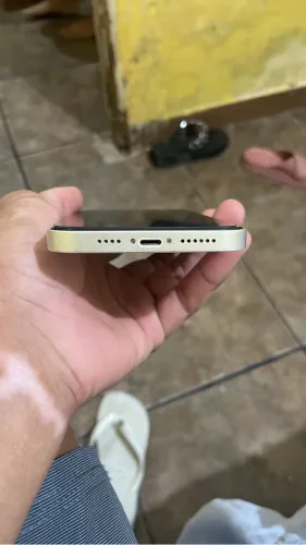 iPhone XR na carcaça do 17
