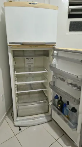Geladeira duplex com pequeno problema no sensor de porta