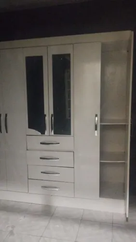 Doando guarda roupas de solteiro 