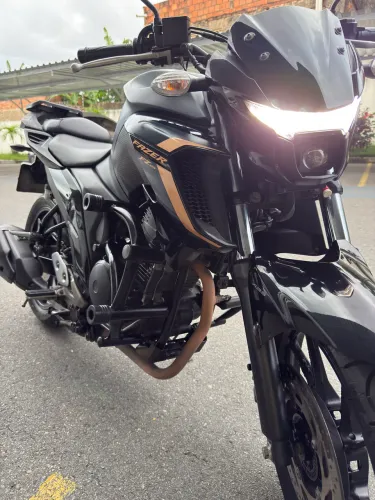 Fazer 250 extremamente nova!