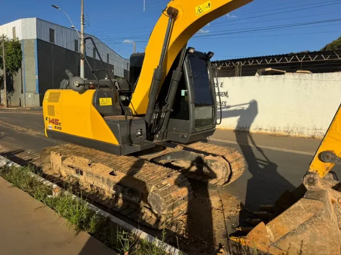 Escavadeira E145C Evo