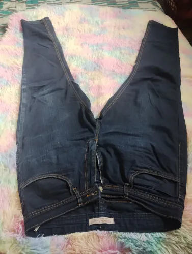 Calça masculina azul. Veste 38 e 40. Em boas condições 