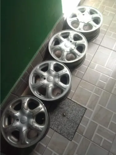 Rodas Originais do Chevrolet Vectra Aro 14 com Calotinhas - R$ 800