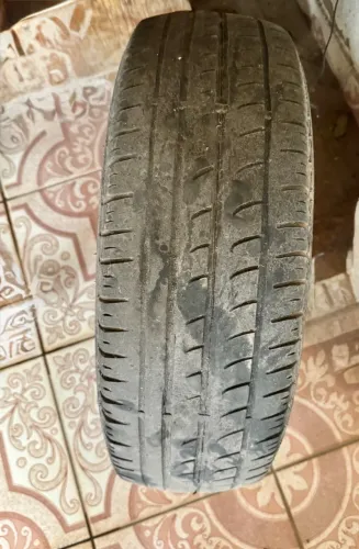 Pneu usado 205 x 65 x 17 em bom estado aro 17 não entrego