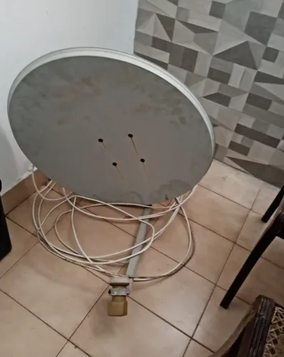 Antena parabólica SKY com decodificador incluso