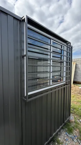 Container Escritório 3x2 - Com Grade