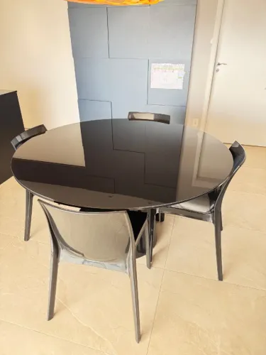 Mesa Jantar TokStok + 4 cadeiras TokStok