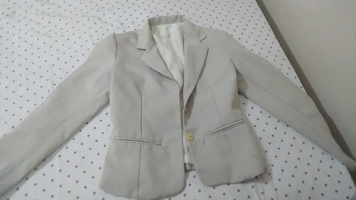 Três blazers (cada um por 25$.)