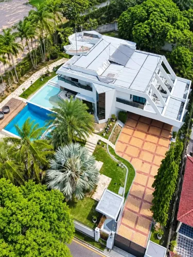 MANSÃO À VENDA CONDOMÍNIO LARANJEIRAS