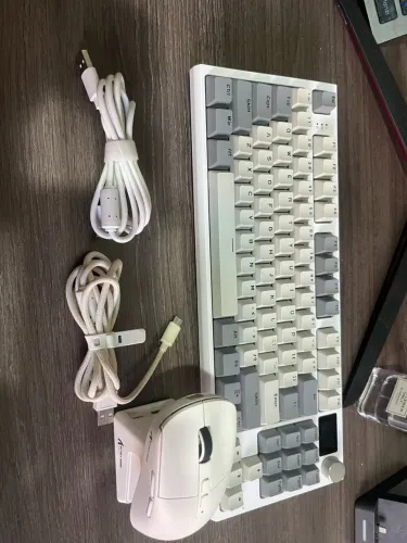 Kit Mouse + teclado + base de carregamento Attack Shark