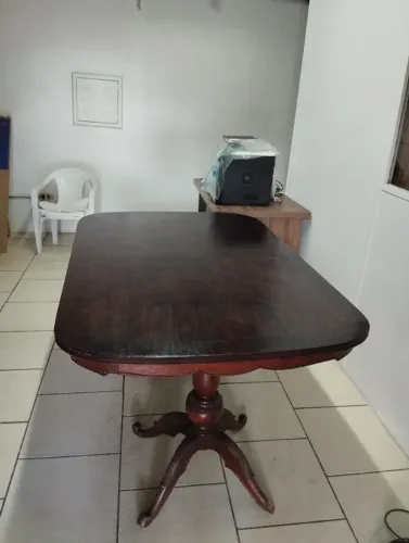 Mesa de jantar em madeira laminada - veja o vídeo