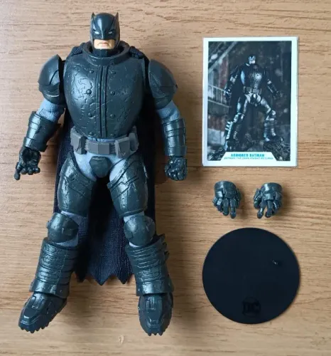 ACTION FIGURE MCFARLANE BATMAN - O CAVALEIRO DAS TREVAS