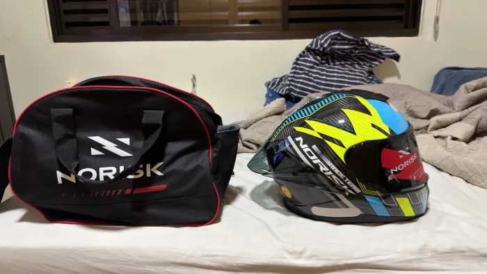 Capacete Norisk carbon