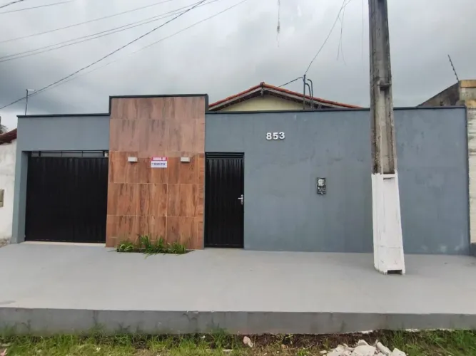 Alugo casa em João Lisboa