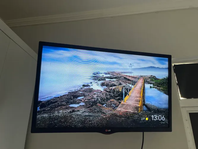 Tv 32 polegadas + Chromecast + Suporte 