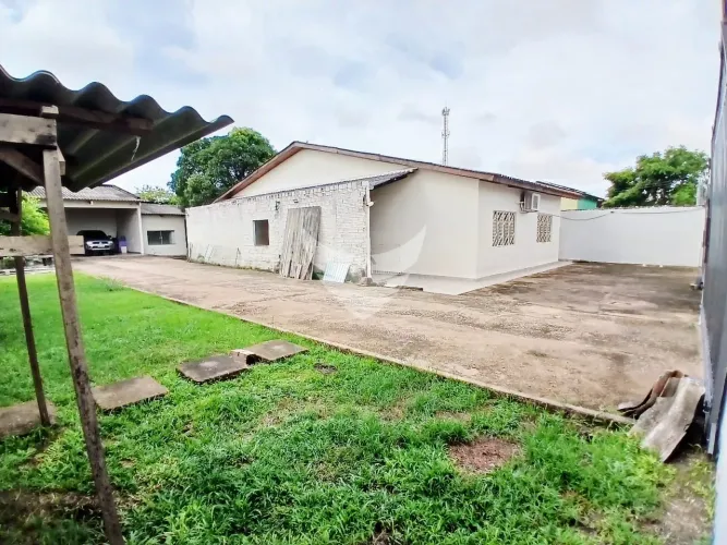 CASA COM GRANDE ESPAÇO A VENDA NO BAIRRO IGARAPE APTO A FINANCIAMENTO