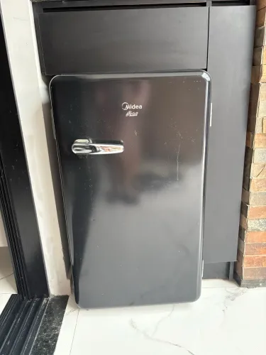 frigobar Preto / Midea Retrô