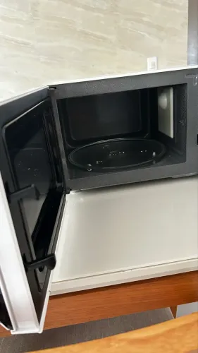 Microondas 110V semi-novo. 