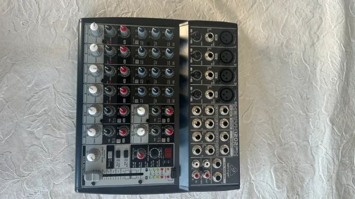 Mesa de som Behringer Xenyx 1202FX