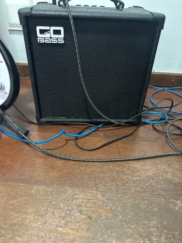 Amplificador para baixo muito novo