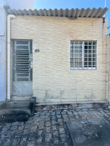 Aluga-se casa no Feitosa