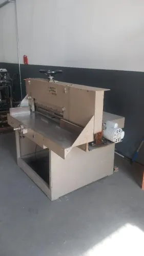Guilhotina Gorran 72 cm de boca semi-automática