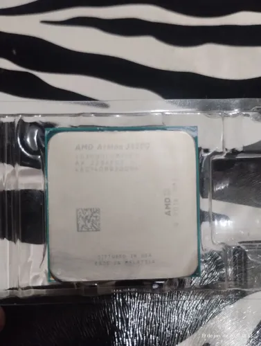 AMD Athlon 3000G - Troco por FIGURINHAS DA COPA 